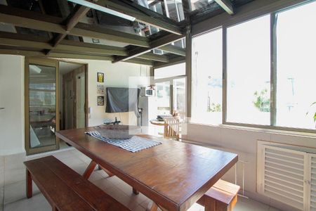 Apartamento à venda com 252m², 4 quartos e 2 vagas Apartamento à venda com 252m², 4 quartos e 2 vagasChurrasqueira