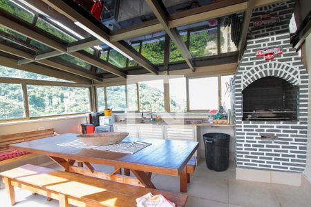 Apartamento à venda com 252m², 4 quartos e 2 vagas Apartamento à venda com 252m², 4 quartos e 2 vagasChurrasqueira