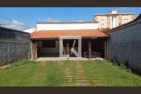 Casa à venda com 279m², 3 quartos e 4 vagas Casa à venda com 279m², 3 quartos e 4 vagasQuintal