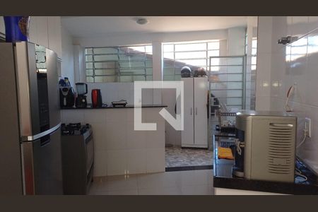 Casa à venda com 279m², 3 quartos e 4 vagas Casa à venda com 279m², 3 quartos e 4 vagasCozinha