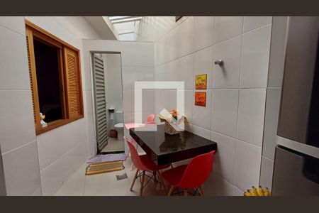 Casa à venda com 279m², 3 quartos e 4 vagas Casa à venda com 279m², 3 quartos e 4 vagasCozinha