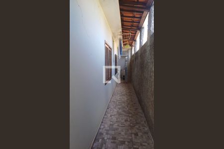 Casa à venda com 279m², 3 quartos e 4 vagas Casa à venda com 279m², 3 quartos e 4 vagascorredor lateral