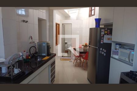 Casa à venda com 279m², 3 quartos e 4 vagas Casa à venda com 279m², 3 quartos e 4 vagasCozinha