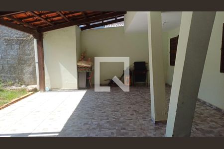 Casa à venda com 279m², 3 quartos e 4 vagas Casa à venda com 279m², 3 quartos e 4 vagasGaragem coberta - varanda