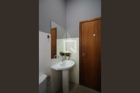 Casa à venda com 260m², 4 quartos e 4 vagasBanheiro de serviço