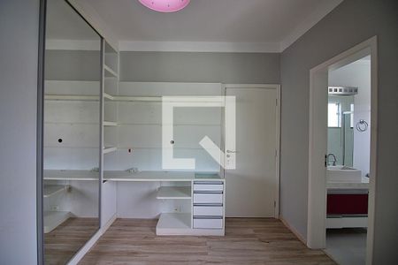Casa à venda com 260m², 4 quartos e 4 vagasSuíte 2