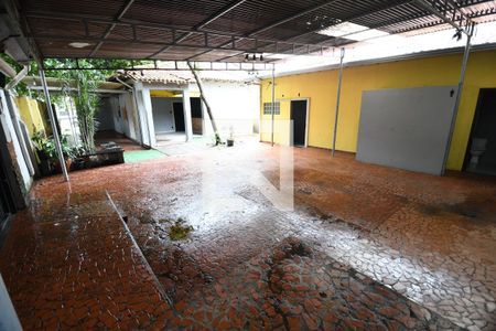 Casa à venda com 171m², 1 quarto e 5 vagasQuintal