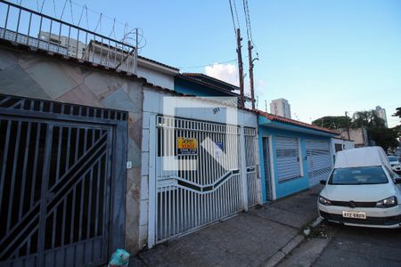 Casa à venda com 150m², 2 quartos e 2 vagas Casa à venda com 150m², 2 quartos e 2 vagasFachada