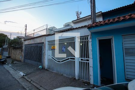 Casa à venda com 150m², 2 quartos e 2 vagas Casa à venda com 150m², 2 quartos e 2 vagasFachada