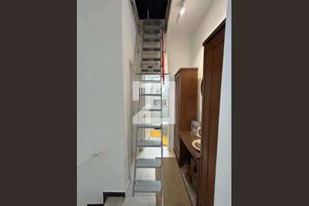 Casa à venda com 84m², 3 quartos e 1 vagaEscada