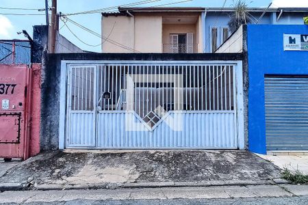 Casa à venda com 120m², 2 quartos e 2 vagas Casa à venda com 120m², 2 quartos e 2 vagasFachada