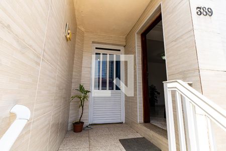 Casa à venda com 120m², 2 quartos e 2 vagas Casa à venda com 120m², 2 quartos e 2 vagasEntrada