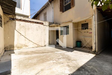 Casa à venda com 120m², 2 quartos e 2 vagas Casa à venda com 120m², 2 quartos e 2 vagasQuintal
