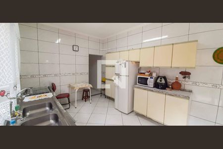 Casa à venda com 198m², 4 quartos e 2 vagas Casa à venda com 198m², 4 quartos e 2 vagasCozinha