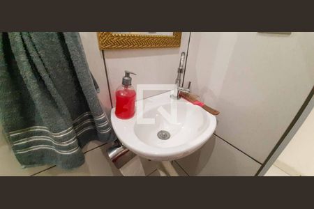 Casa à venda com 198m², 4 quartos e 2 vagas Casa à venda com 198m², 4 quartos e 2 vagasBanheiro