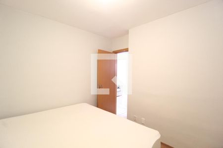 Quarto 1 de apartamento para alugar com 2 quartos, 47m² em Presidente Roosevelt, Uberlândia