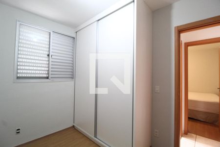 Quarto 2 de apartamento para alugar com 2 quartos, 47m² em Presidente Roosevelt, Uberlândia