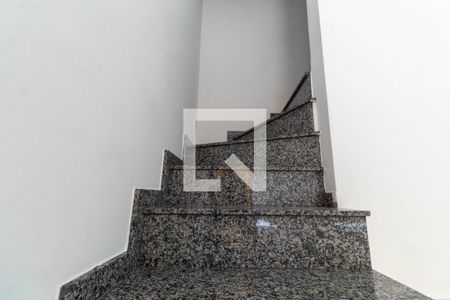 Escada de casa de condomínio para alugar com 2 quartos, 80m² em Jardim Matarazzo, São Paulo