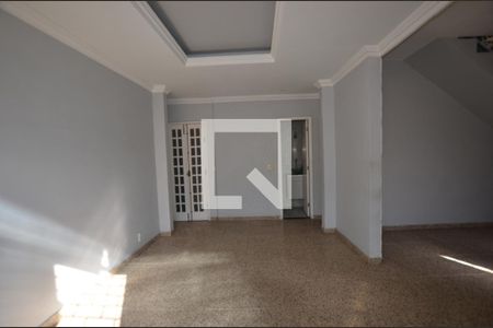 Sala 1 de casa para alugar com 3 quartos, 130m² em Madureira, Rio de Janeiro