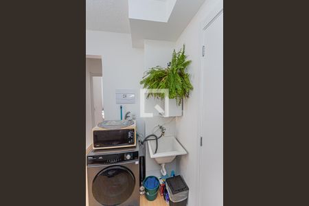 Sala, cozinha e área de serviço de apartamento à venda com 2 quartos, 32m² em Piqueri, São Paulo