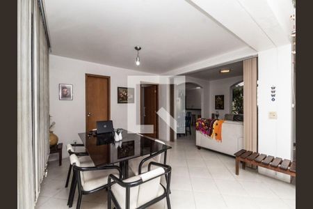 Casa à venda com 4 quartos, 220m² em Campo Belo, São Paulo