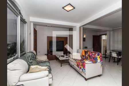 Casa à venda com 4 quartos, 220m² em Campo Belo, São Paulo