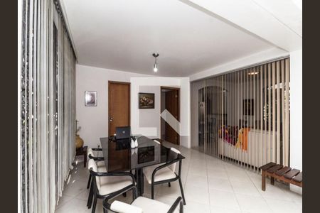 Casa à venda com 4 quartos, 220m² em Campo Belo, São Paulo