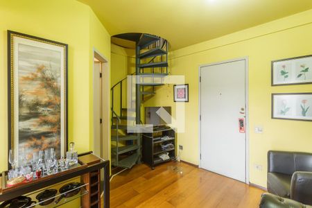 Escada de apartamento para alugar com 1 quarto, 52m² em Moema, São Paulo