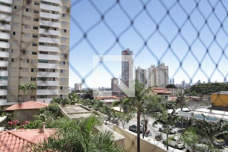 Sala vista de apartamento para alugar com 3 quartos, 77m² em Parque Amazonia, Goiânia