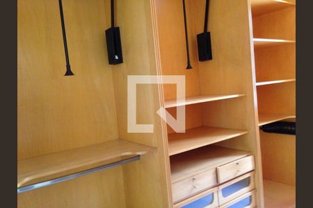 Apartamento para alugar com 4 quartos, 223m² em Vila Suzana, São Paulo