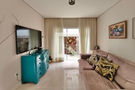Sala de TV de casa de condomínio à venda com 3 quartos, 280m² em Swiss Park, Campinas