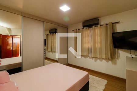 Suíte de casa à venda com 3 quartos, 236m² em Vila Gustavo, São Paulo