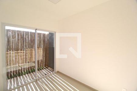 Sala de apartamento para alugar com 2 quartos, 50m² em Jardim Holanda, Uberlândia