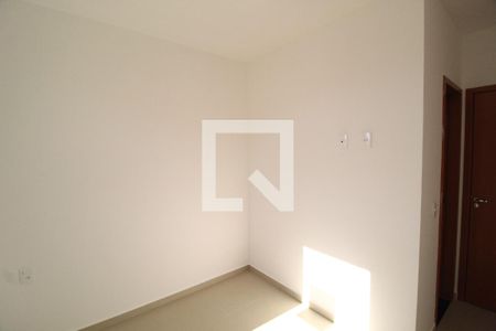 Quarto 2 - Suíte de apartamento para alugar com 2 quartos, 50m² em Jardim Holanda, Uberlândia