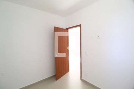 Quarto 1 de apartamento para alugar com 2 quartos, 50m² em Jardim Holanda, Uberlândia