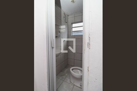 Banheiro de casa para alugar com 1 quarto, 30m² em Jardim Tremembe, São Paulo