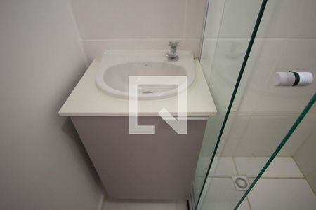 Banheiro de apartamento para alugar com 1 quarto, 15m² em Vila Santa Clara, São Paulo