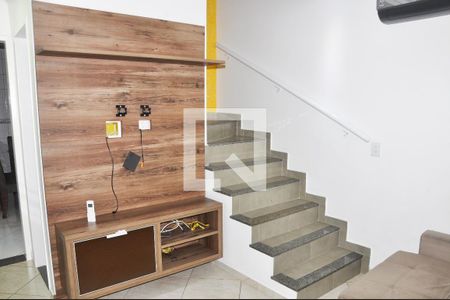 Sala de casa para alugar com 2 quartos, 96m² em Jardim Mangalot, São Paulo