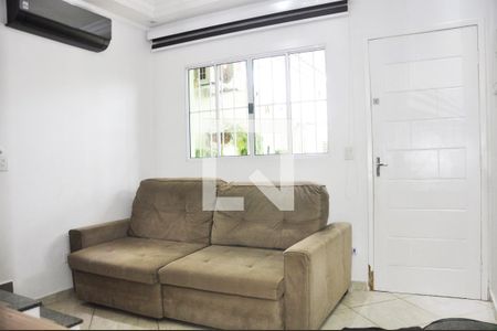 Sala de casa para alugar com 2 quartos, 96m² em Jardim Mangalot, São Paulo