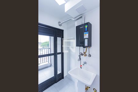 Sala, cozinha e área de serviço de apartamento para alugar com 2 quartos, 41m² em Vila Marina, São Paulo