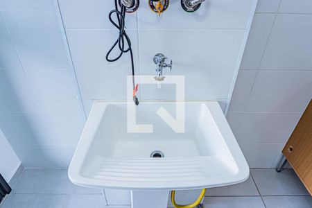 Sala, cozinha e área de serviço de apartamento para alugar com 2 quartos, 41m² em Vila Marina, São Paulo