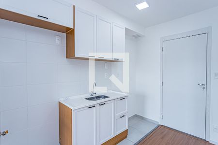 Sala, cozinha e área de serviço de apartamento para alugar com 2 quartos, 41m² em Vila Marina, São Paulo