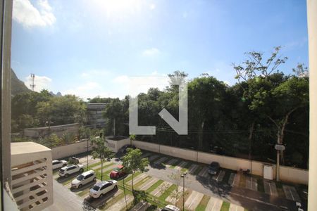 Sala - Vista de apartamento para alugar com 2 quartos, 60m² em Jacarepaguá, Rio de Janeiro