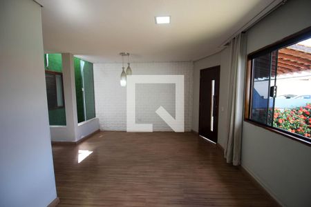 Sala de casa para alugar com 2 quartos, 75m² em Jardim Casa Branca, Sorocaba