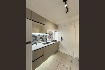 Sala/Cozinha de apartamento para alugar com 1 quarto, 30m² em Parque Industrial Tomas Edson, São Paulo