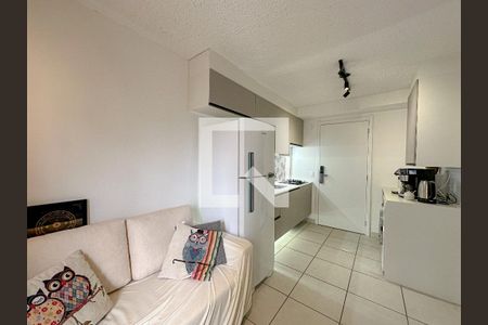 Sala/Cozinha de apartamento para alugar com 1 quarto, 30m² em Parque Industrial Tomas Edson, São Paulo