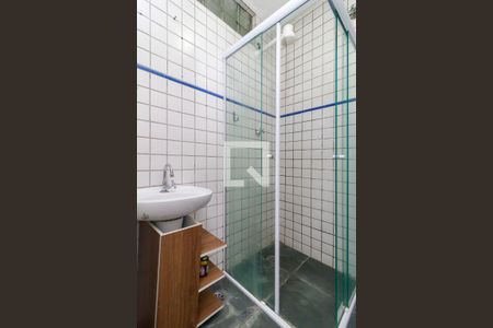 Banheiro de casa para alugar com 1 quarto, 40m² em Parque Maria Helena, São Paulo