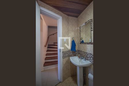 Banheiro de casa à venda com 3 quartos, 120m² em Espírito Santo, Porto Alegre