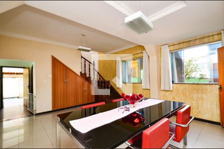 Sala de casa à venda com 5 quartos, 360m² em Santa Tereza, Belo Horizonte