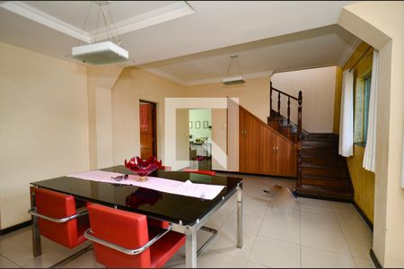 Sala de casa à venda com 5 quartos, 360m² em Santa Tereza, Belo Horizonte